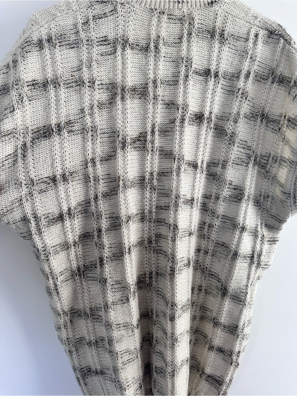 Vintage Cable-Knit Short Sleeve Sweater Vest - Cream/Gray M-XL - Picture 8 of 9